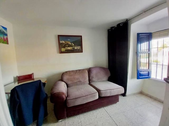 3 bedroom Townhouse for sale in Castillo de Locubín with pool - € 42,000 (Ref: 9431937)