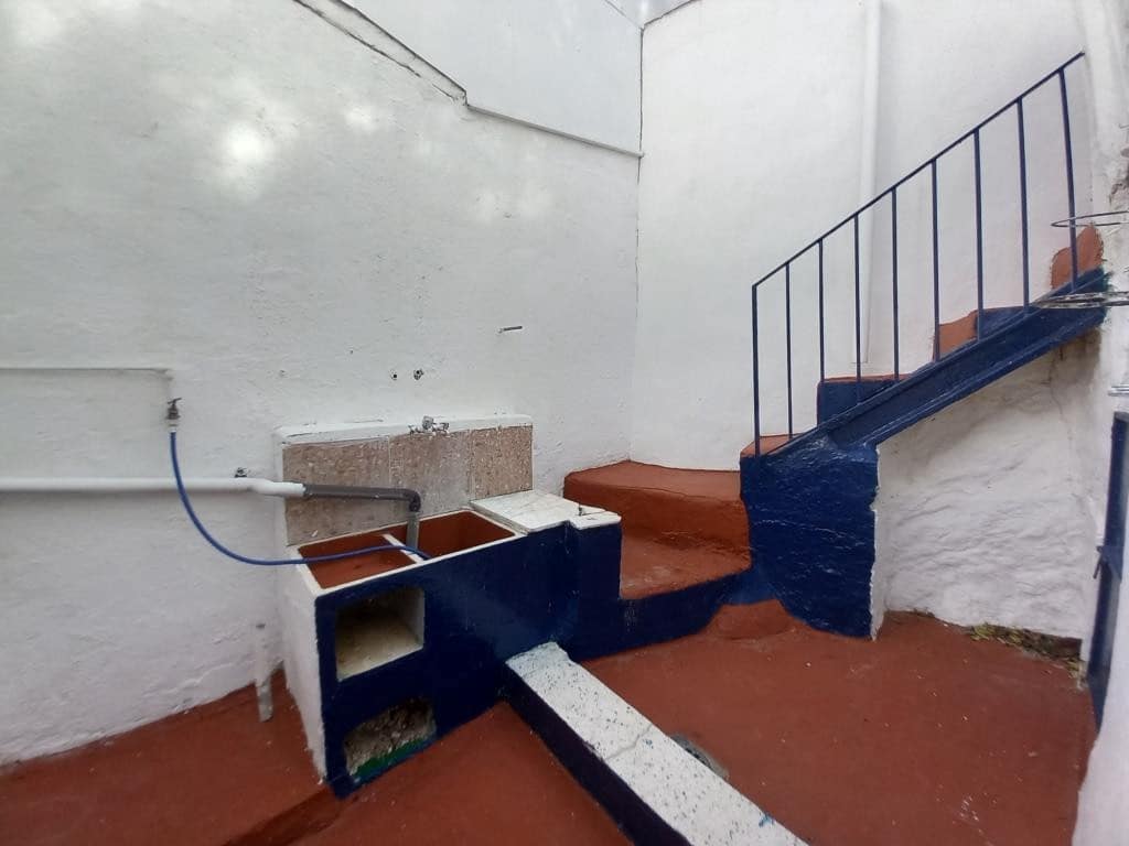 3 soverom Hus til salgs i Castillo de Locubin med svømmebasseng - € 42 000 (Ref: 9431937)