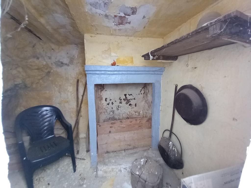 3 soverom Hus til salgs i Castillo de Locubin med svømmebasseng - € 42 000 (Ref: 9431937)