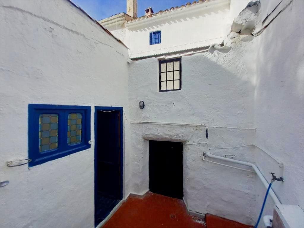 3 soverom Hus til salgs i Castillo de Locubin med svømmebasseng - € 42 000 (Ref: 9431937)