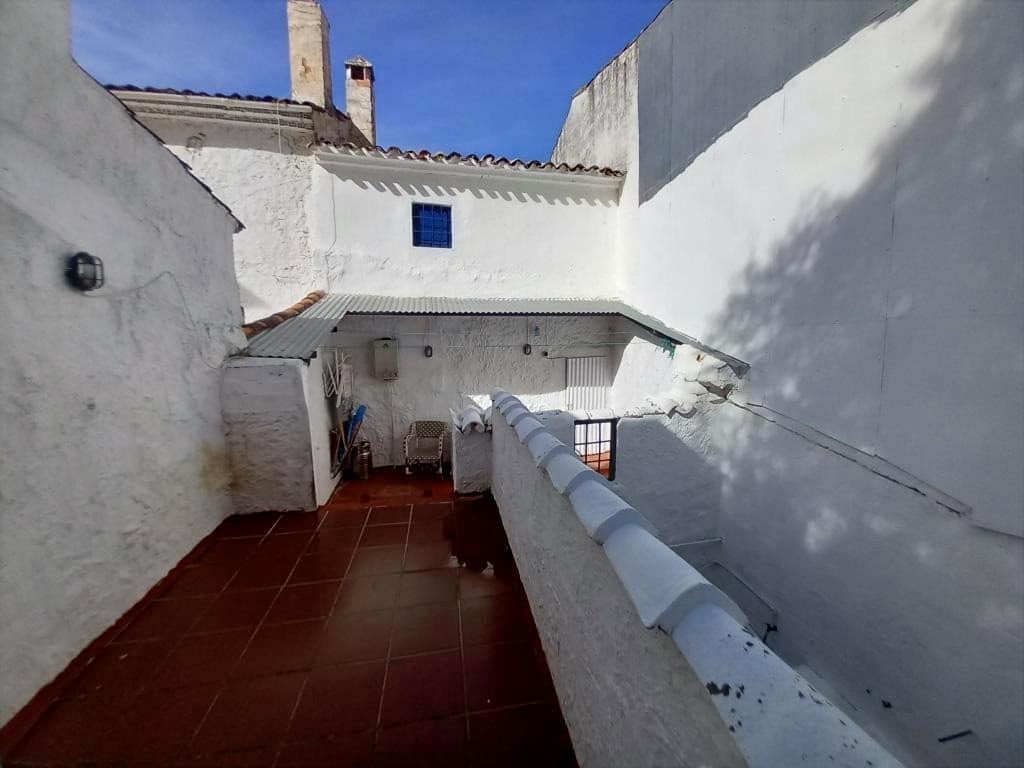 3 soverom Hus til salgs i Castillo de Locubin med svømmebasseng - € 42 000 (Ref: 9431937)