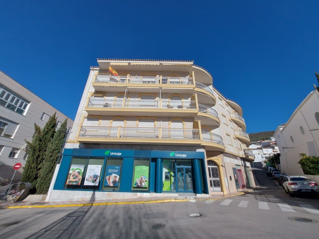 3 soverom Hus til salgs i Castillo de Locubin med svømmebasseng - € 42 000 (Ref: 9431937)