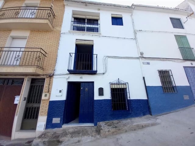 3 bedroom Townhouse for sale in Castillo de Locubín with pool - € 42,000 (Ref: 9431937)