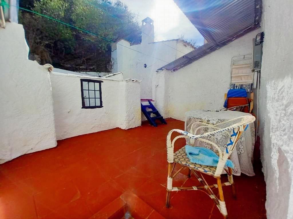 3 soverom Hus til salgs i Castillo de Locubin med svømmebasseng - € 42 000 (Ref: 9431937)