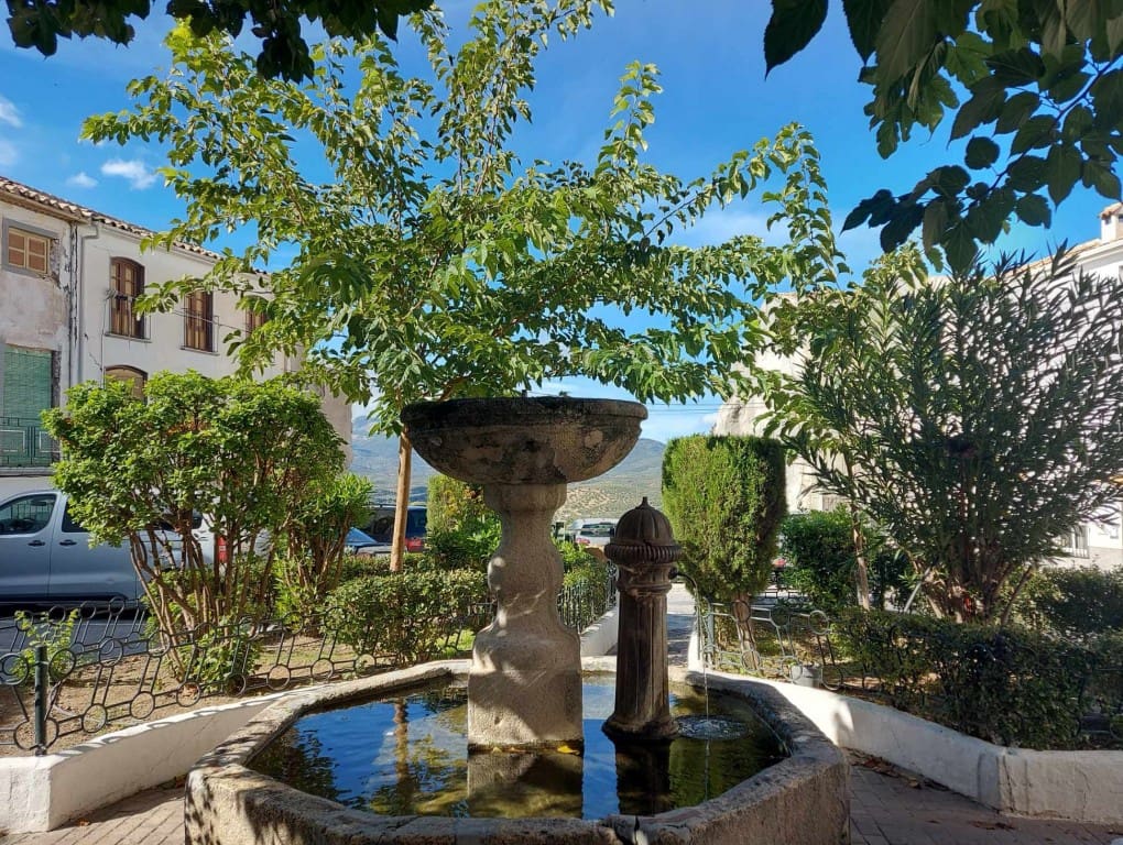 3 soverom Hus til salgs i Castillo de Locubin med svømmebasseng - € 42 000 (Ref: 9431937)