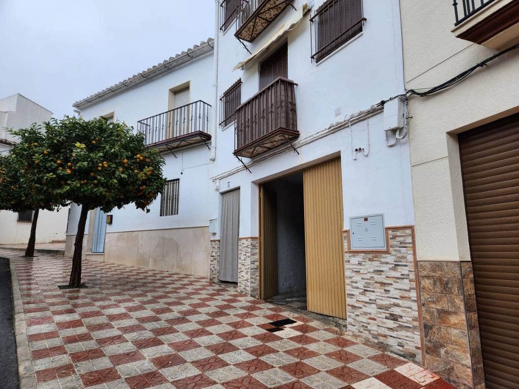 Garage for sale in Luque - € 15,000 (Ref: 9448993)