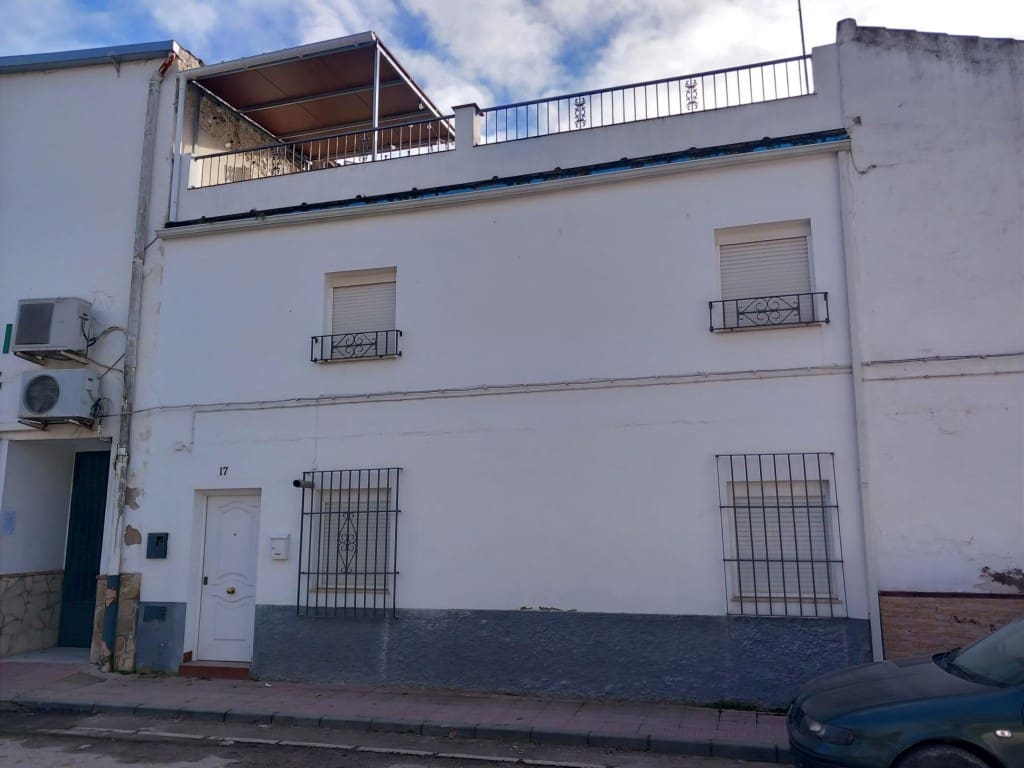 3 bedroom Townhouse for sale in Noguerones with pool - € 67,000 (Ref: 9498017)