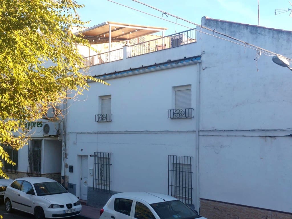 3 bedroom Townhouse for sale in Noguerones with pool - € 59,000 (Ref: 9498017)