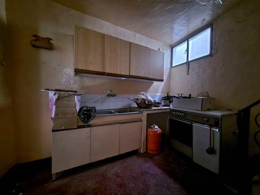 4 bedroom Townhouse for sale in Zambra with garage - € 75,000 (Ref: 9558670)