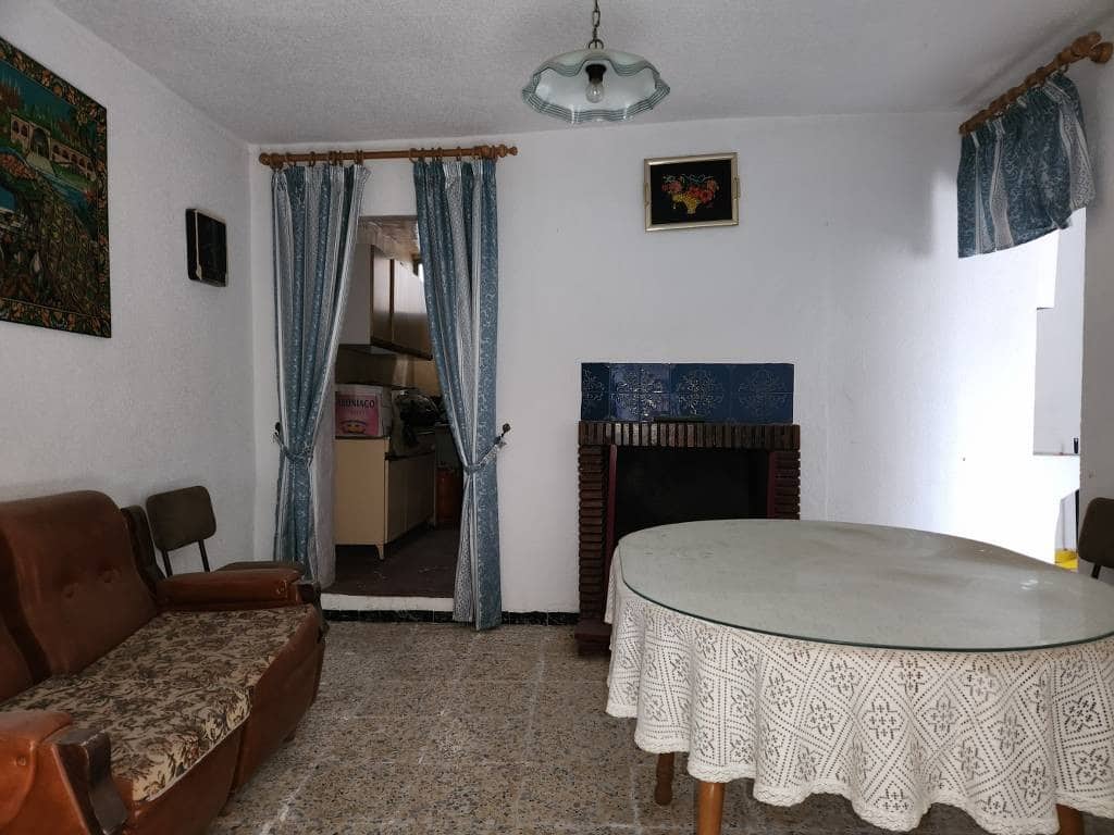 4 bedroom Townhouse for sale in Zambra with garage - € 75,000 (Ref: 9558670)