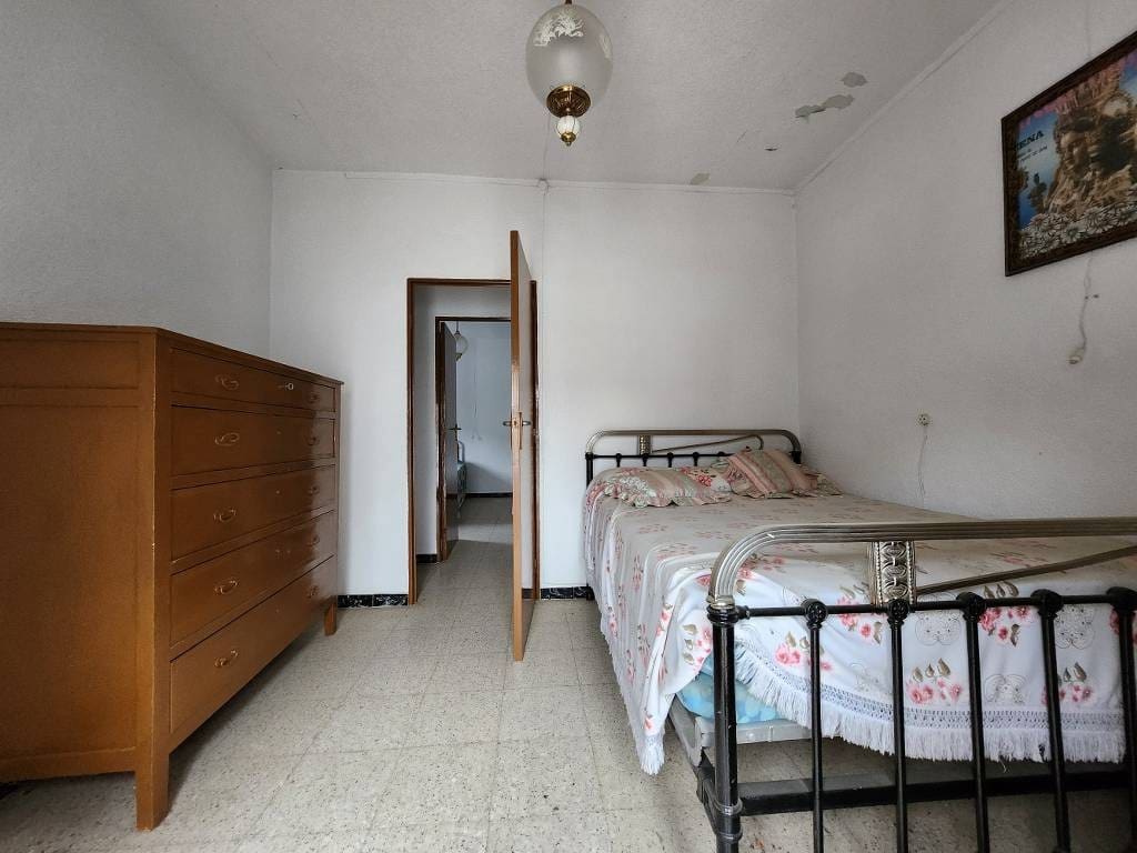 4 bedroom Townhouse for sale in Zambra with garage - € 75,000 (Ref: 9558670)