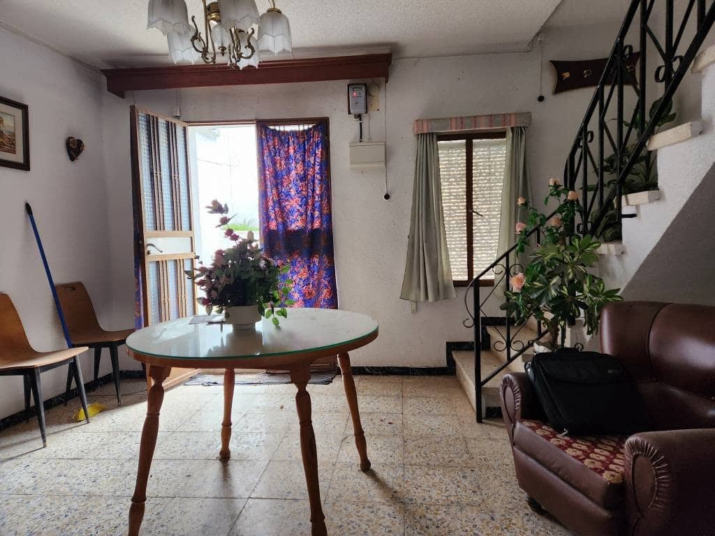 4 bedroom Townhouse for sale in Zambra with garage - € 75,000 (Ref: 9558670)