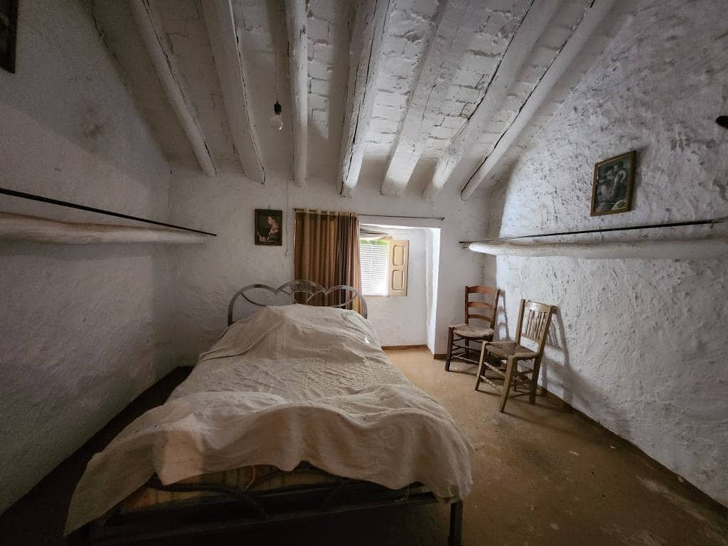 4 soveværelse Byhus til salg i Luque med swimmingpool - € 42.000 (Ref: 9561701)