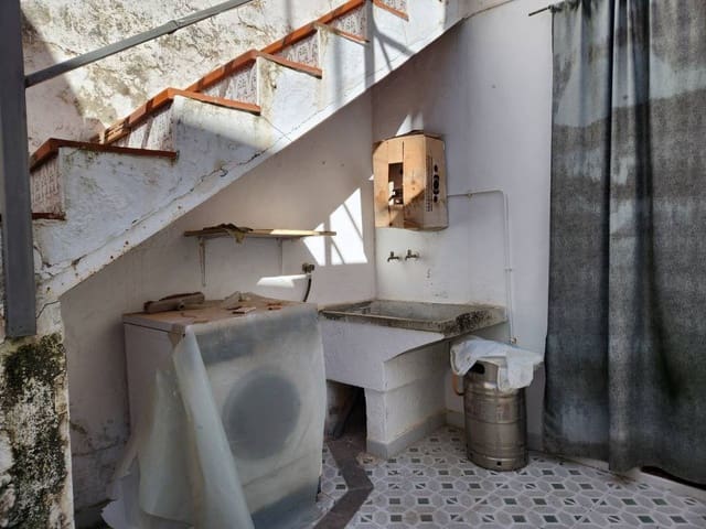 4 soveværelse Byhus til salg i Luque med swimmingpool - € 42.000 (Ref: 9561701)