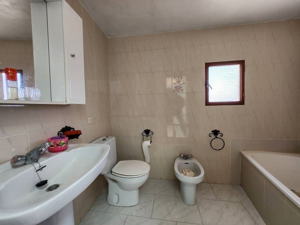 Casa de 5 habitaciones en Luque en venta con piscina - 44.900 € (Ref: 9619582)