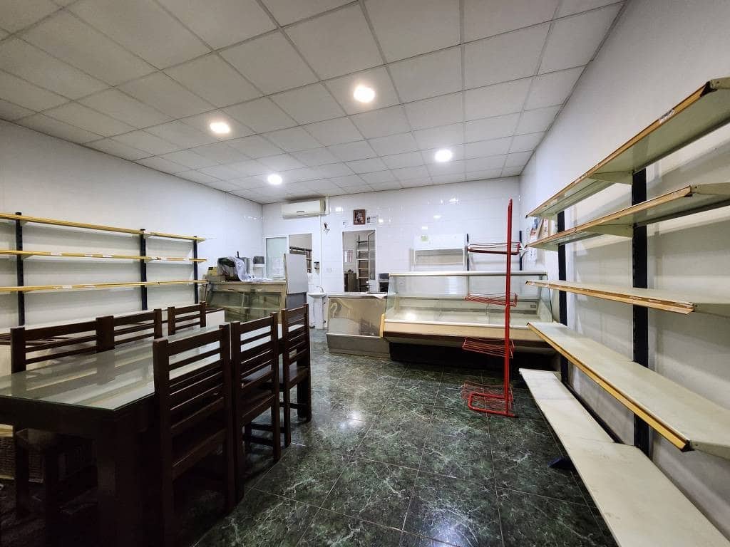 3 makuuhuone Kaupallinen myytävänä paikassa Priego de Cordoba mukana 
autotalli - 190 000 € (Ref: 9637488)