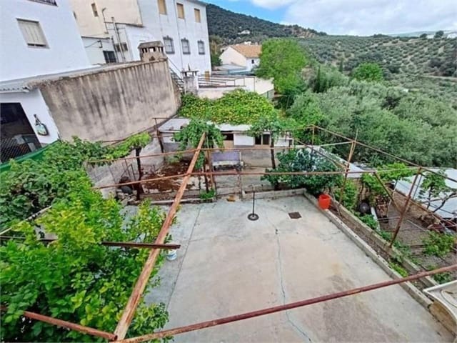 Casa de 5 habitaciones en Iznájar en venta con garaje - 126.000 € (Ref: 9640368)