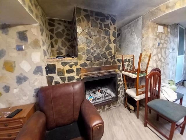 Casa de 4 habitaciones en Martos en venta con piscina - 43.000 € (Ref: 9671194)