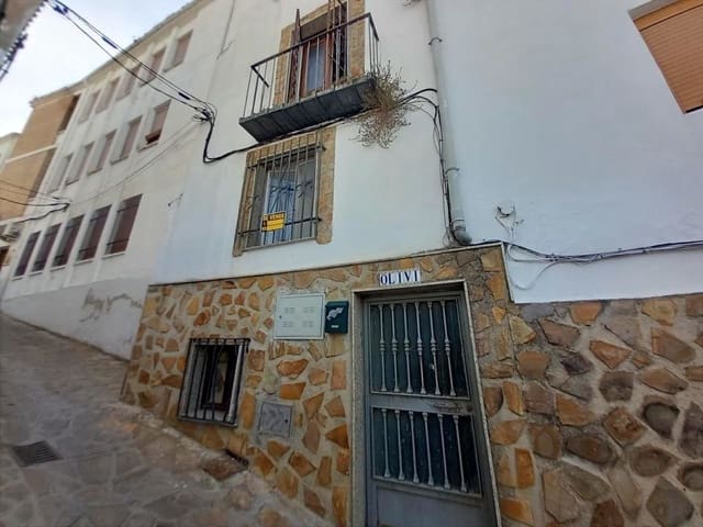 Casa de 4 habitaciones en Martos en venta con piscina - 43.000 € (Ref: 9671194)