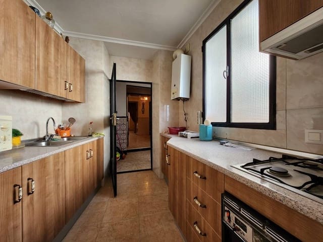 5 soveværelse Byhus til salg i Luque med swimmingpool - € 44.900 (Ref: 9682449)