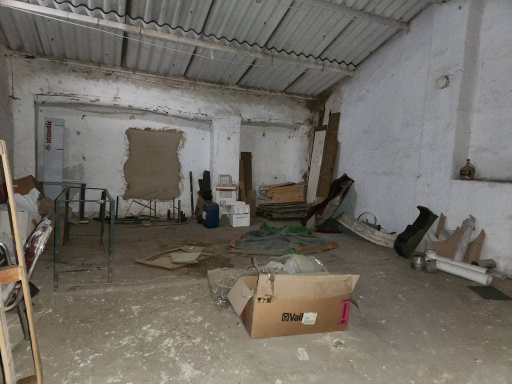 Commercial for sale in Rute with pool - € 59,900 (Ref: 9731187)