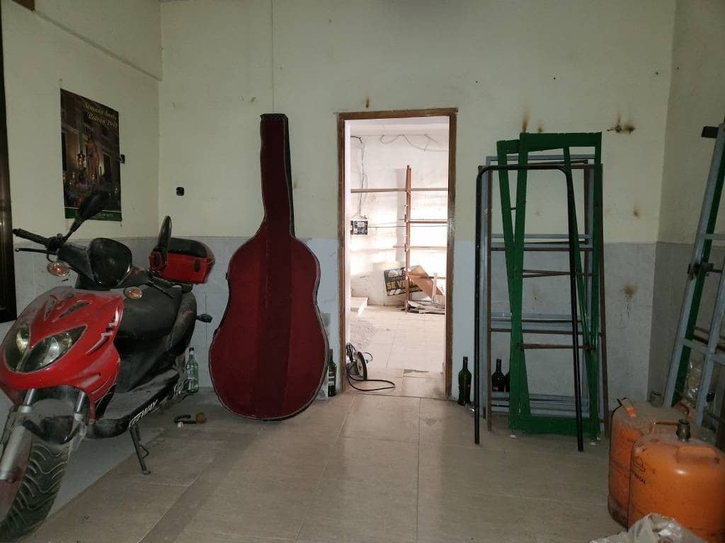 Commercial for sale in Rute with pool - € 59,900 (Ref: 9731187)