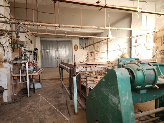 Commercial for sale in Rute with pool - € 59,900 (Ref: 9731187)