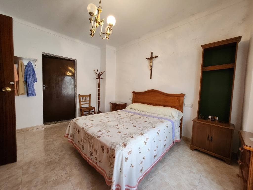 Casa de 4 habitaciones en Luque en venta - 47.000 € (Ref: 9731188)