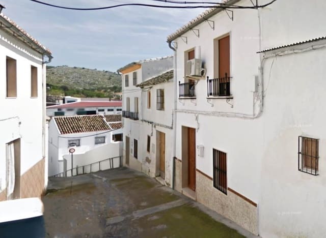 Casa de 4 habitaciones en Luque en venta - 47.000 € (Ref: 9731188)