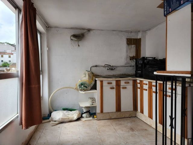 4 soveværelse Byhus til salg i Luque med swimmingpool - € 29.900 (Ref: 9806412)