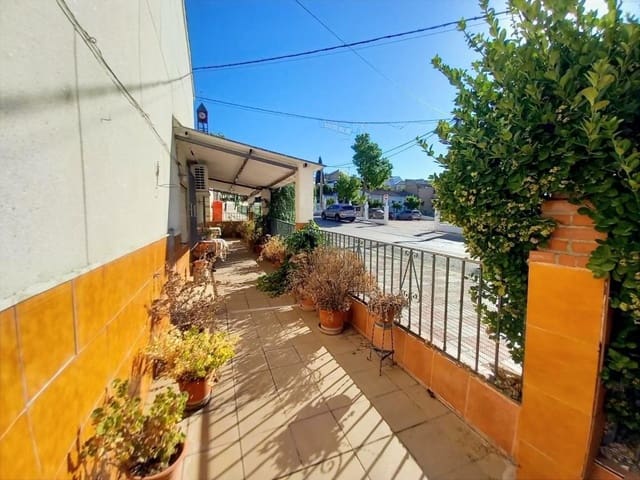 Casa de 5 habitaciones en Ventas del Carrizal, Castillo de Locubín en venta - 80.000 € (Ref: 9821549)