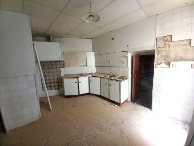 10 soveværelse Byhus til salg i Martos med swimmingpool - € 79.000 (Ref: 9821738)
