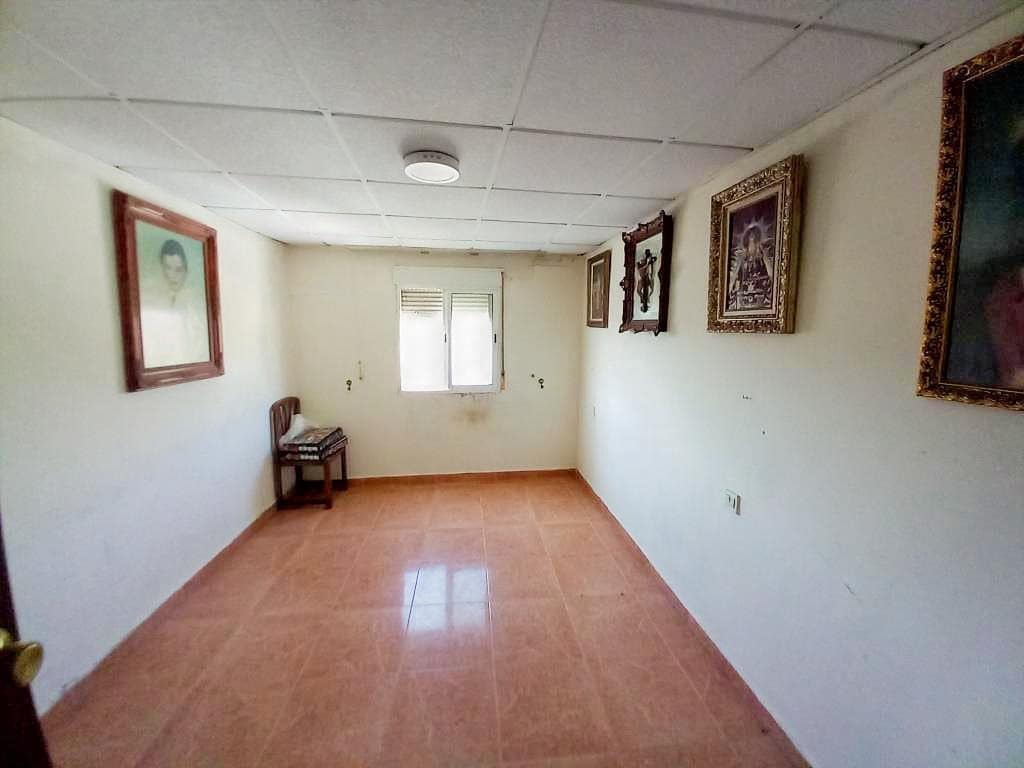 5 bedroom Townhouse for sale in Martos - € 29,900 (Ref: 9821928)