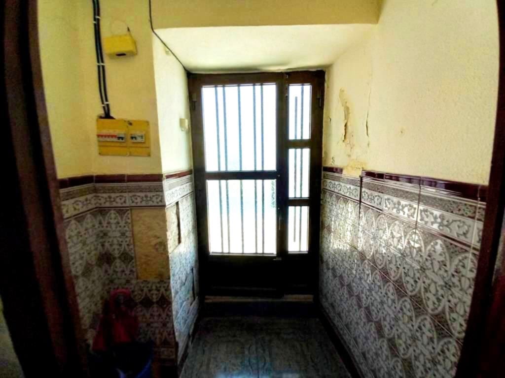 5 bedroom Townhouse for sale in Martos - € 29,900 (Ref: 9821928)