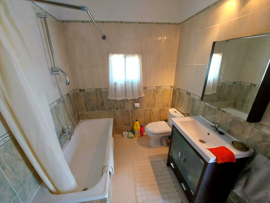 2 soveværelse Finca/Landehus til salg i La Rabita med swimmingpool garage - € 115.000 (Ref: 9850443)
