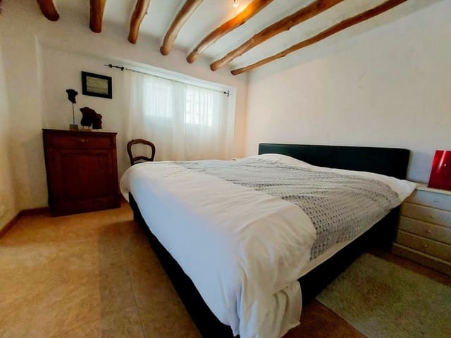 2 soveværelse Finca/Landehus til salg i La Rabita, Alcalá la Real med swimmingpool garage - € 115.000 (Ref: 9850443)