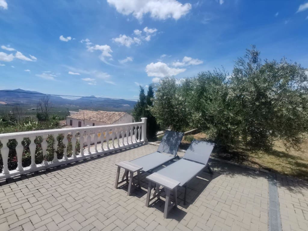 2 soveværelse Finca/Landehus til salg i La Rabita med swimmingpool garage - € 115.000 (Ref: 9850443)