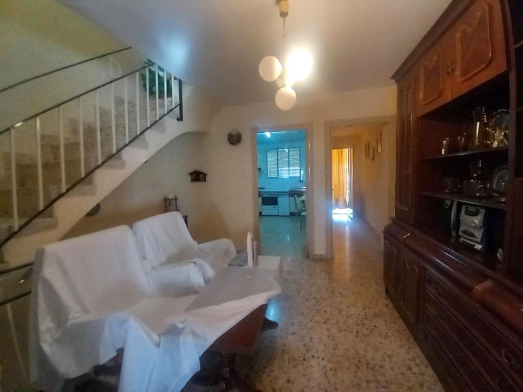 5 soverom Hus til salgs i Castillo de Locubin med svømmebasseng - € 59 000 (Ref: 9894984)