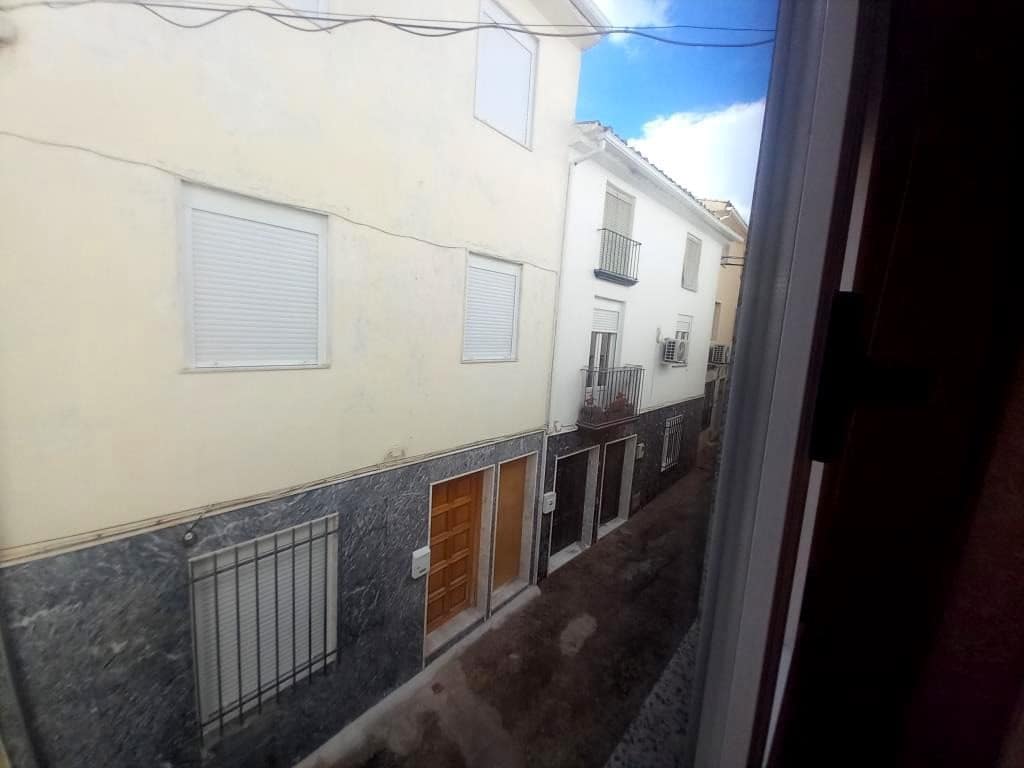 5 soverom Hus til salgs i Castillo de Locubin med svømmebasseng - € 59 000 (Ref: 9894984)