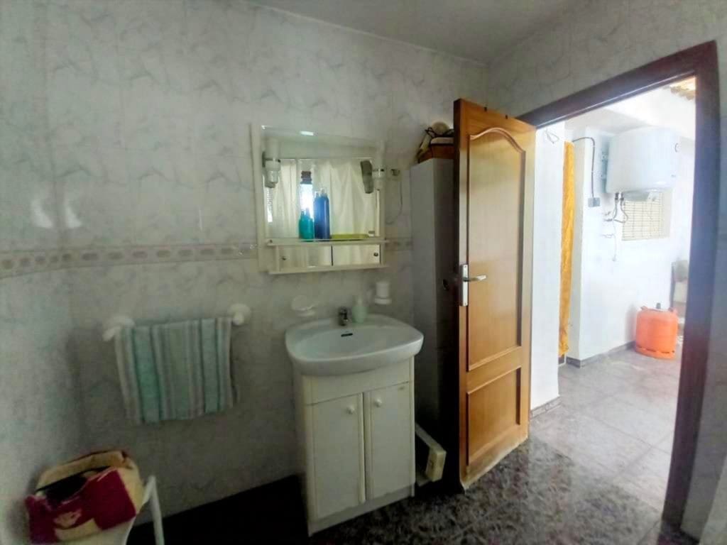5 soverom Hus til salgs i Castillo de Locubin med svømmebasseng - € 59 000 (Ref: 9894984)