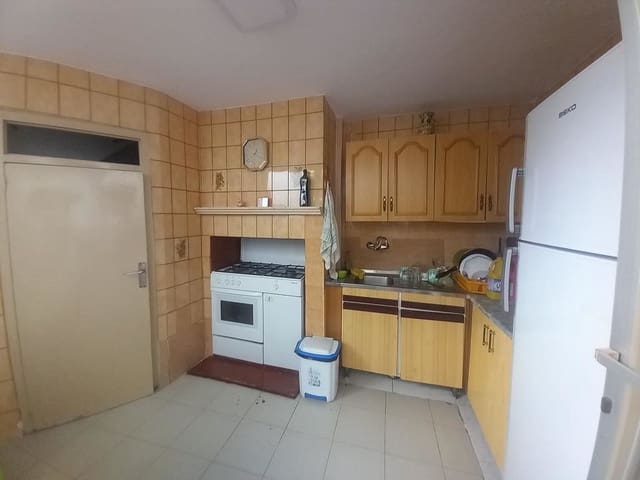 5 soverom Hus til salgs i Castillo de Locubín med svømmebasseng - € 59 000 (Ref: 9894984)