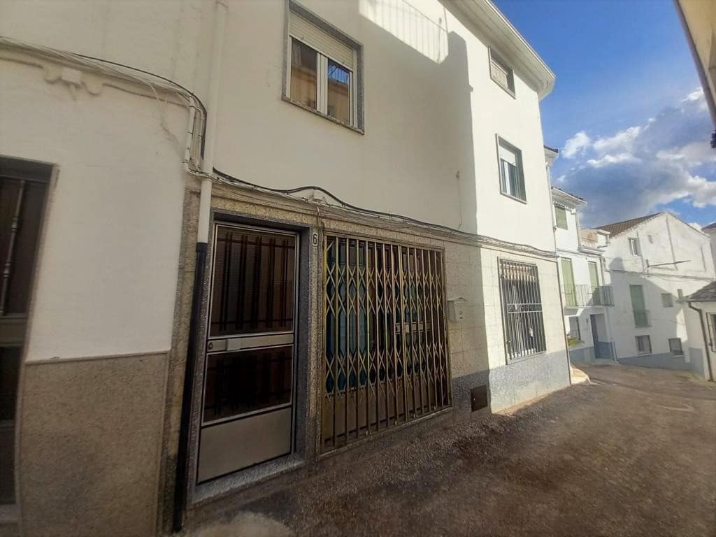 5 soverom Hus til salgs i Castillo de Locubin med svømmebasseng - € 59 000 (Ref: 9894984)