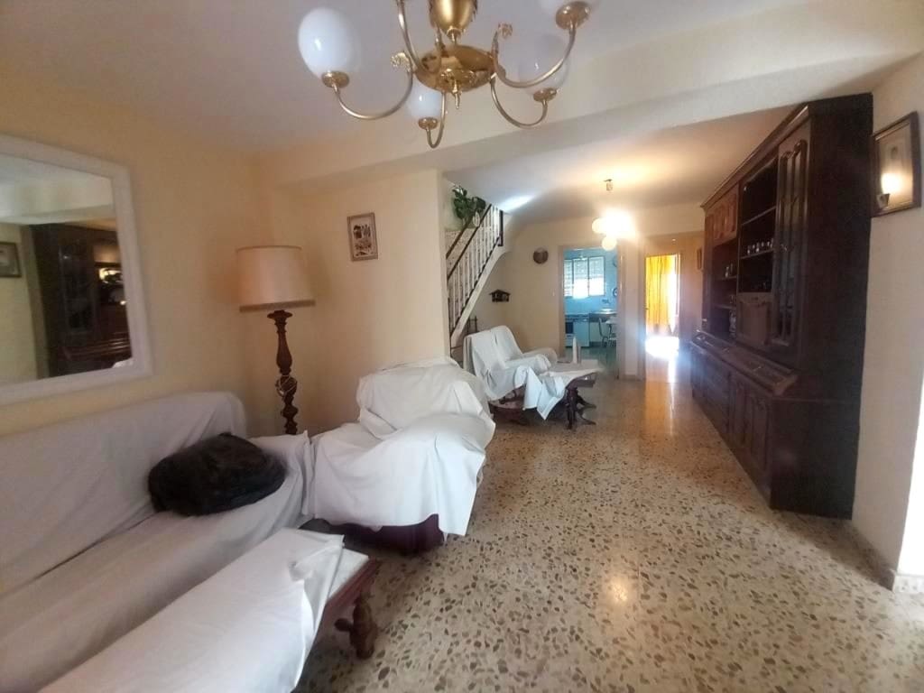 5 soverom Hus til salgs i Castillo de Locubin med svømmebasseng - € 59 000 (Ref: 9894984)