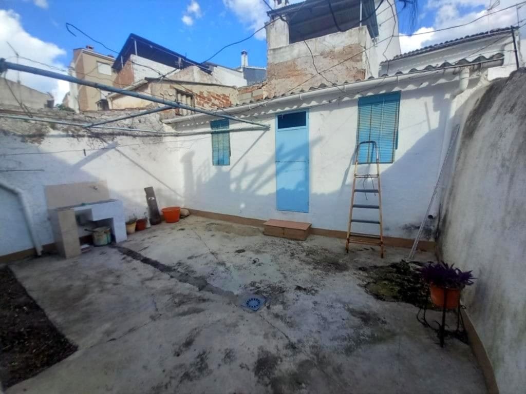 5 soverom Hus til salgs i Castillo de Locubin med svømmebasseng - € 59 000 (Ref: 9894984)
