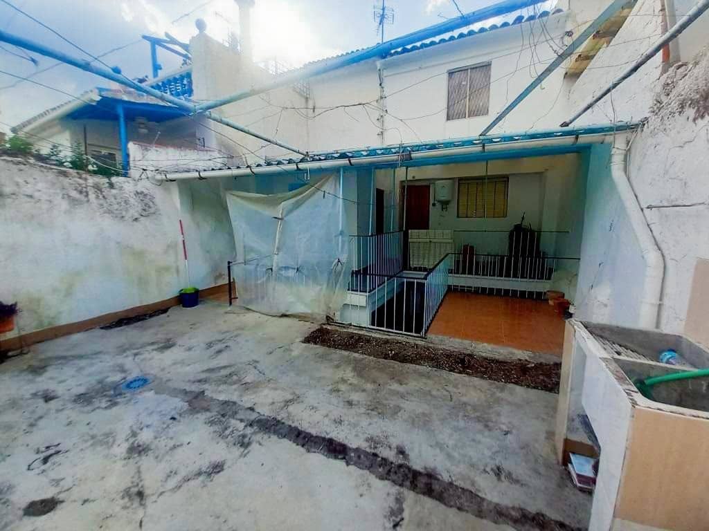 5 soverom Hus til salgs i Castillo de Locubin med svømmebasseng - € 59 000 (Ref: 9894984)