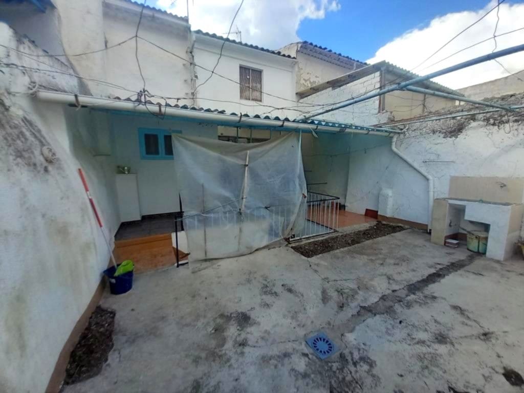 5 soverom Hus til salgs i Castillo de Locubin med svømmebasseng - € 59 000 (Ref: 9894984)