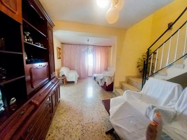 5 soverom Hus til salgs i Castillo de Locubín med svømmebasseng - € 59 000 (Ref: 9894984)