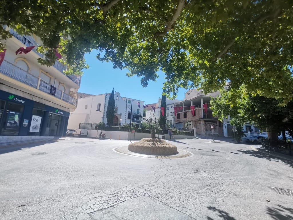 5 bedroom Townhouse for sale in Castillo de Locubin with pool - € 59,000 (Ref: 9894984)