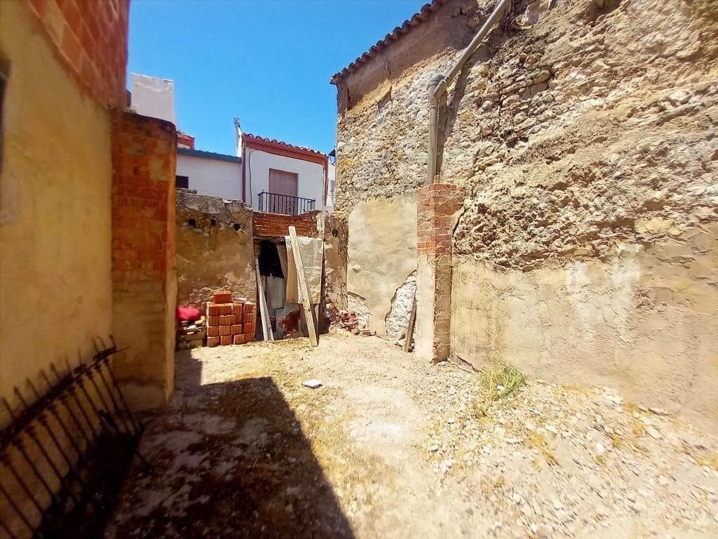 8 sypialnia Dom na sprzedaż w Martos - 55 000 € (Ref: 9915165)