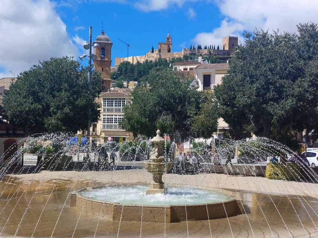 5 bedroom Townhouse for sale in Alcala la Real with pool - € 312,000 (Ref: 9936737)